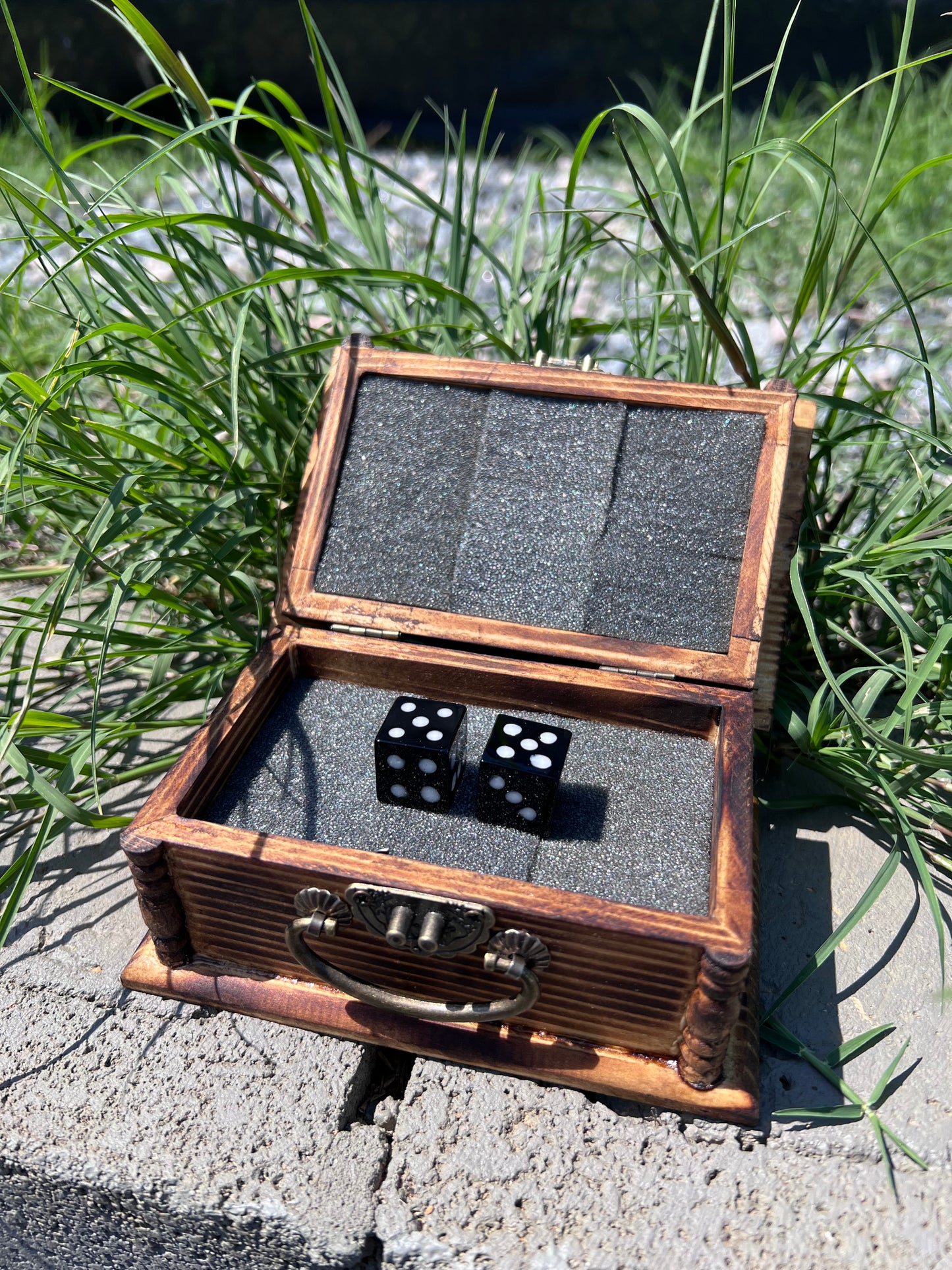 Monochrome Dice