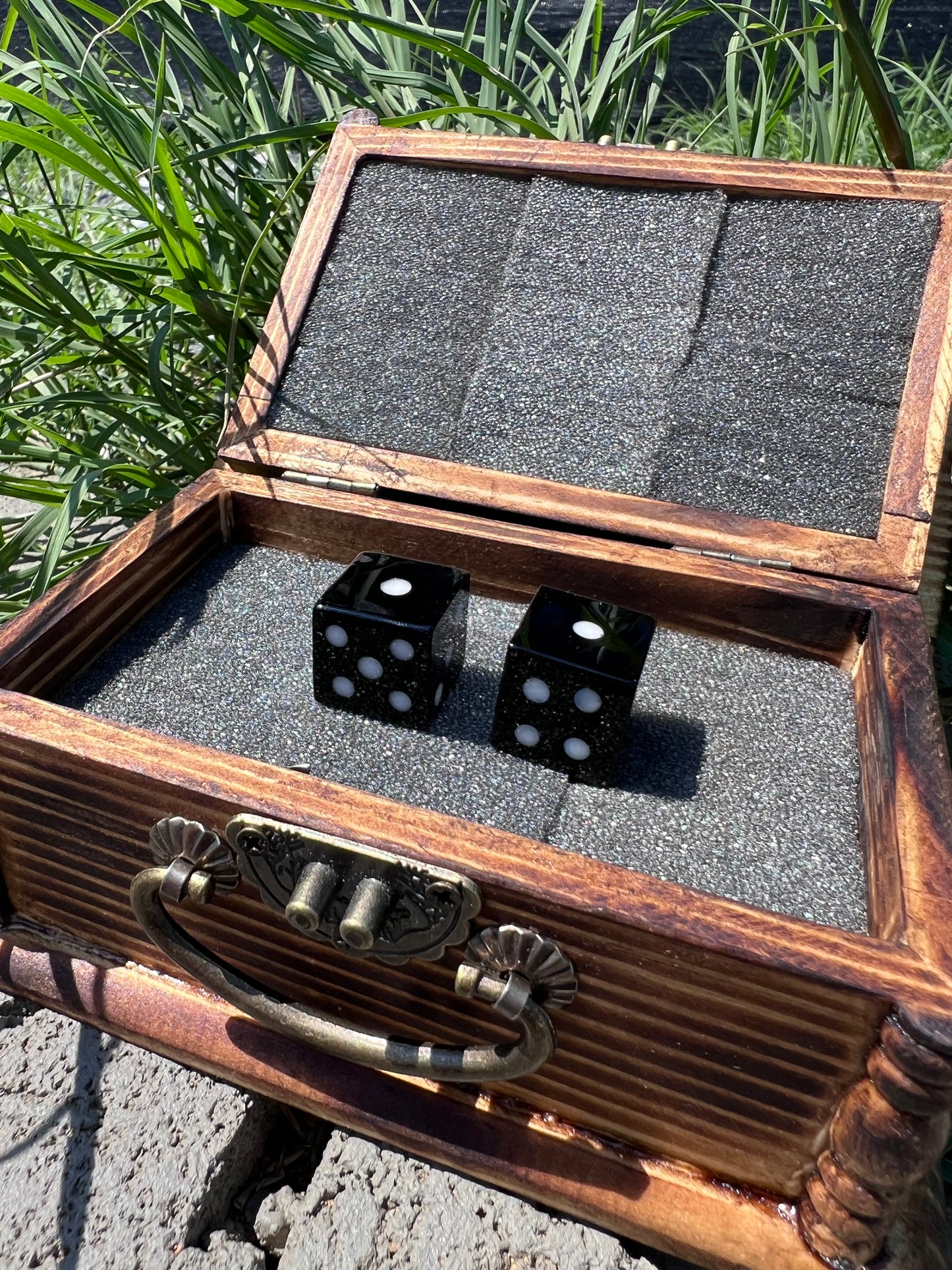 Monochrome Dice